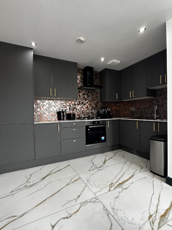 Two Bed Apartment With Balcony Slough,Windsor,Legoland Ngoại thất bức ảnh