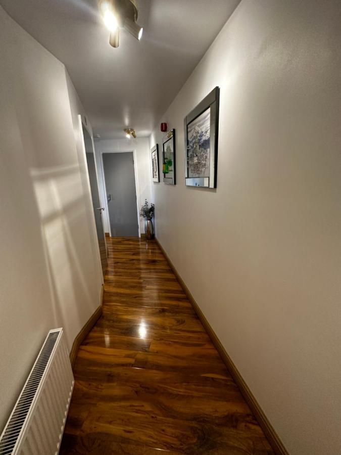 Two Bed Apartment With Balcony Slough,Windsor,Legoland Ngoại thất bức ảnh