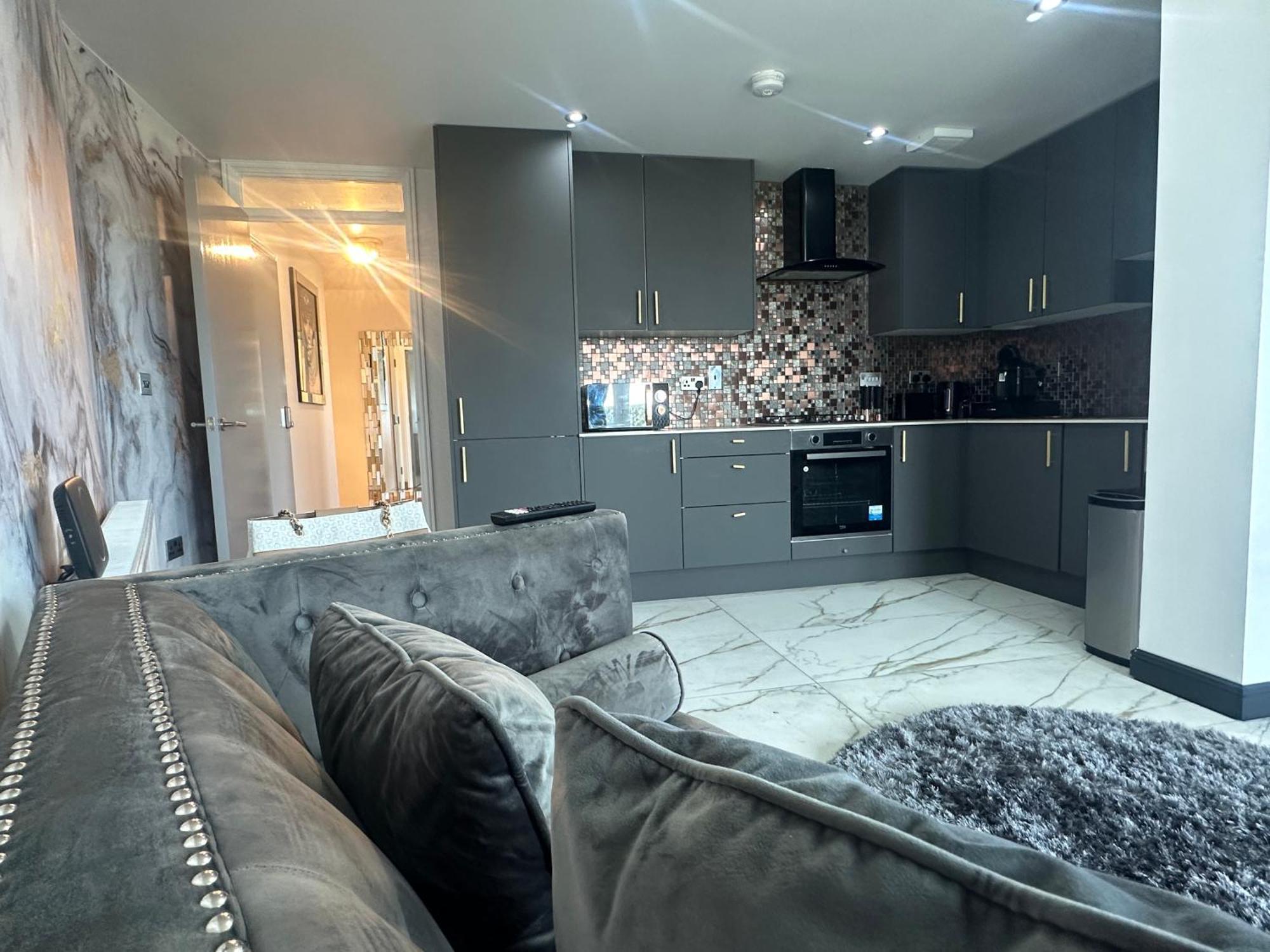 Two Bed Apartment With Balcony Slough,Windsor,Legoland Ngoại thất bức ảnh